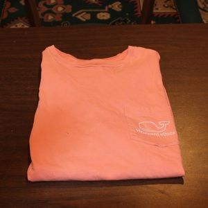Vineyard Vines short sleeve guitar pocket logo tee